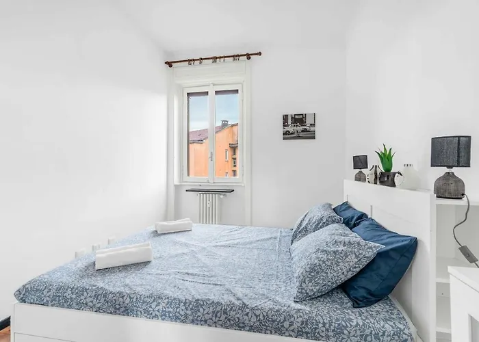 Apartament Mi8 -10 Minutes From The Duomo- Large Mediolan